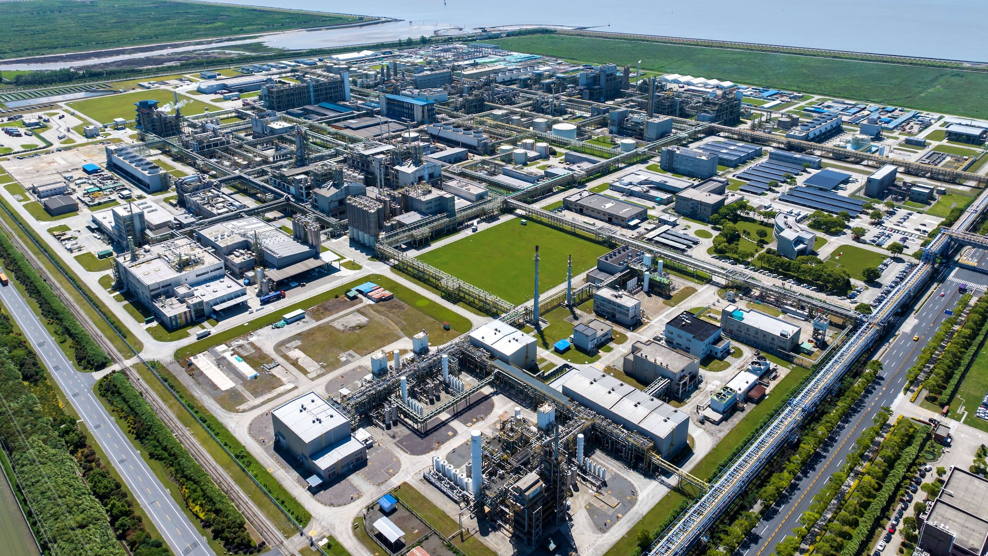 Covestro plans MDI expansion in China, mulls another in UAE